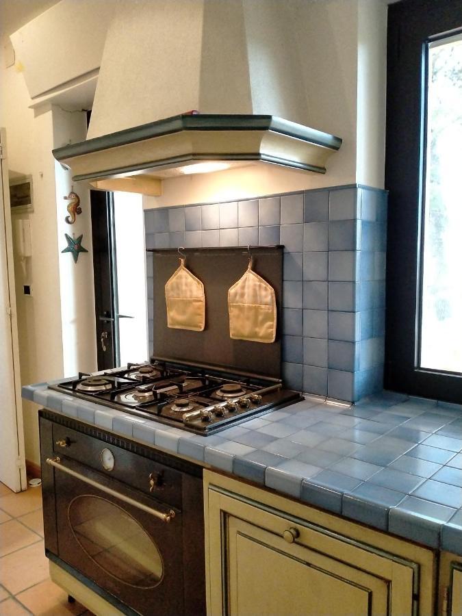 Villa Rossi Полиняно а Маре Екстериор снимка